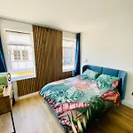 New Studio Flat Overlooking City Centre